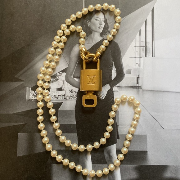 LV Lock 311 🔐 with pearl chain - Picture 9 of 11